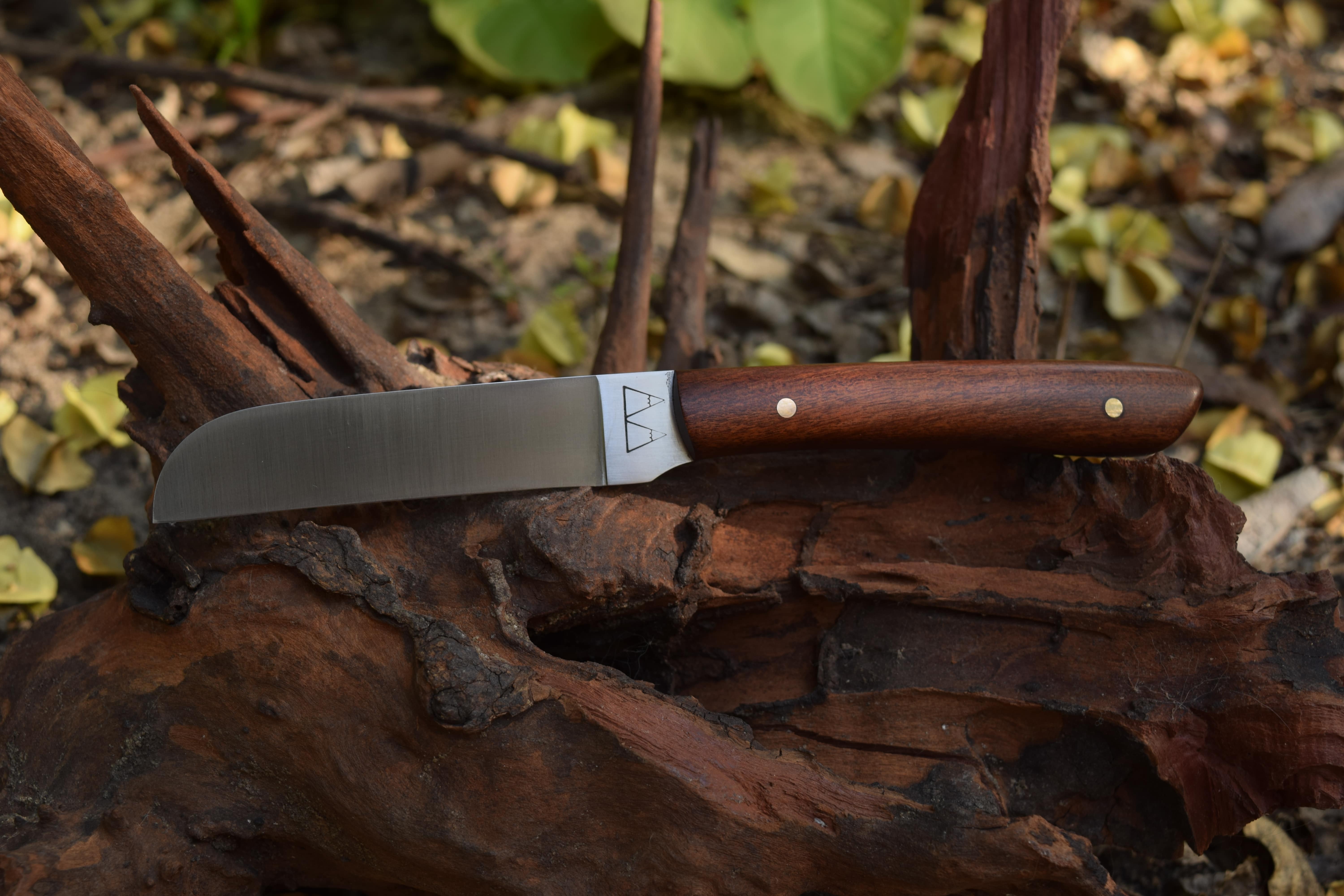 A biltong knife with a Mukwa handle. A biltong knife with a Mukwa handle.