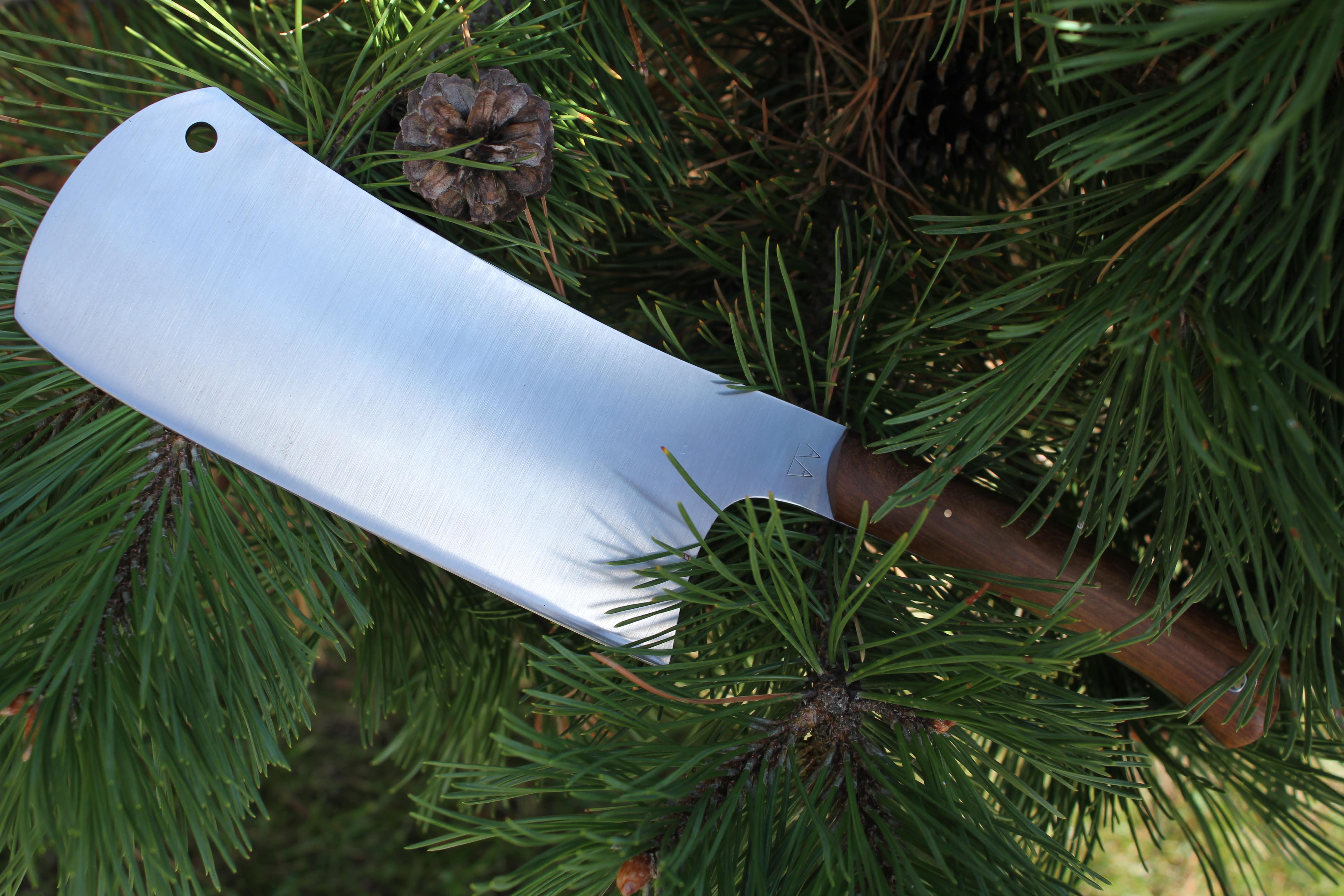 A meat cleaver with a Mukwa handle. A meat cleaver with a Mukwa handle.