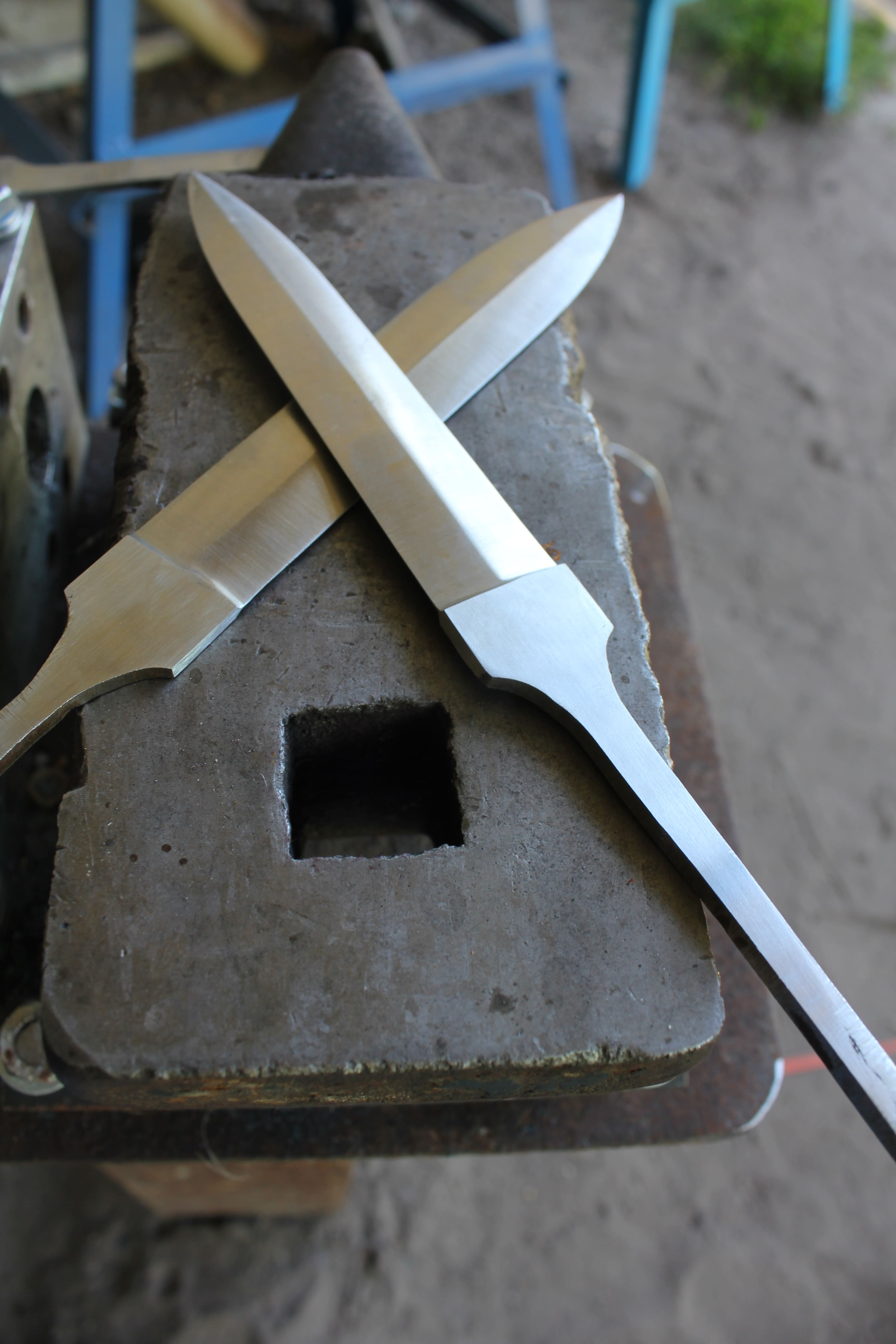 A pair of unfinished daggers. A pair of unfinished daggers.